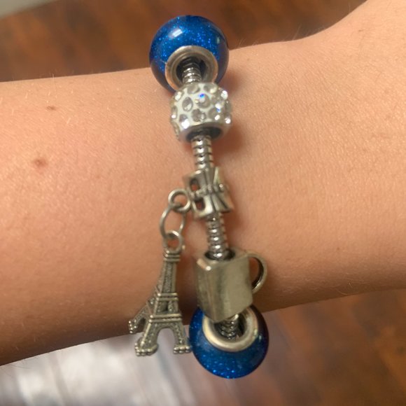 PANDORA early 2000's bracelet has 8 charms - Picture 3 of 3